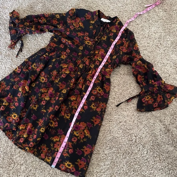 Molly Bracken Floral Mini Dress with bell tie sleeves
size Medium - Picture 11 of 12